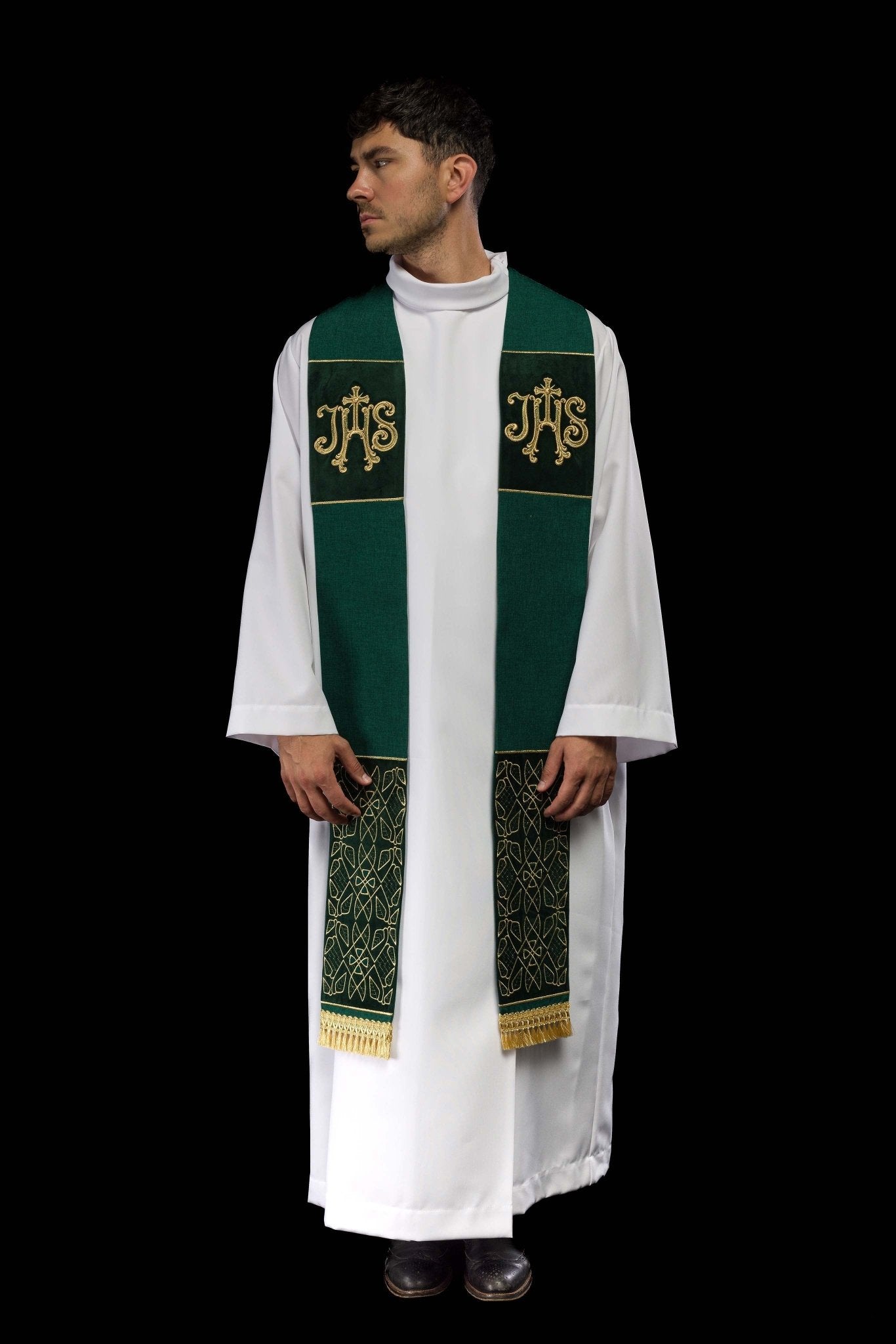 Stola ricamata in velluto con motivo IHS verde S-2055-01-70 - PERILPRETE.IT