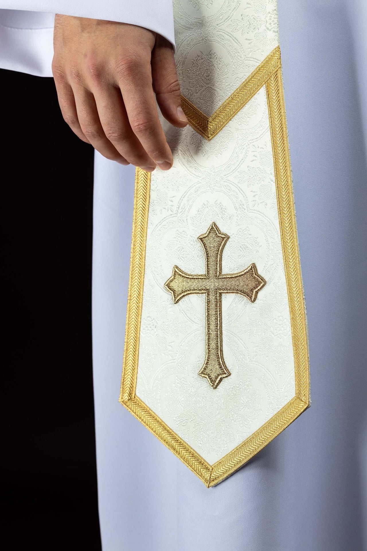 Stuła haftowana z motywem Krzyża ecru tkanina żakardowa