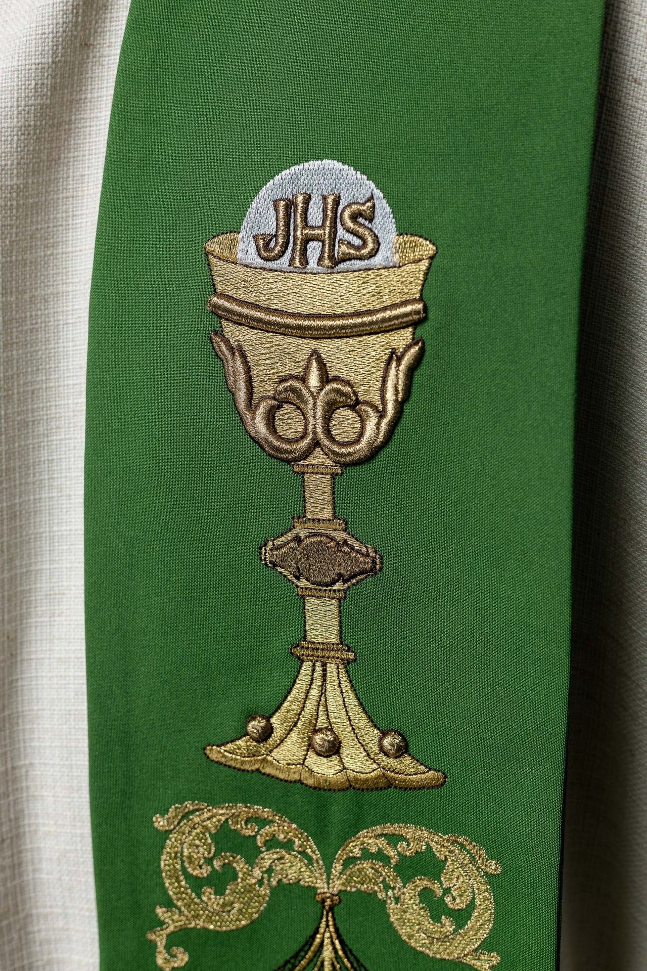 Stuła kapłańska zielona kielich IHS