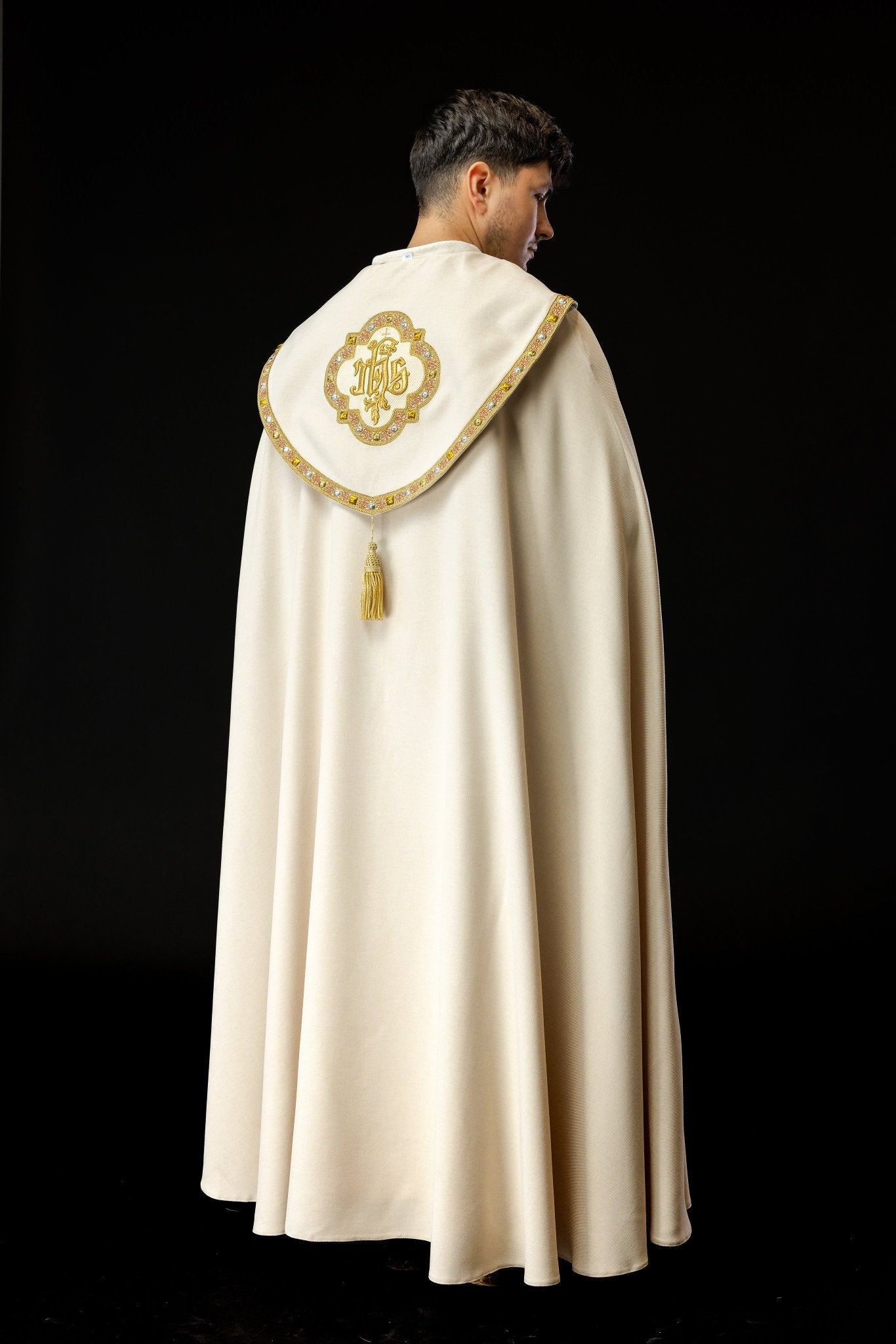 Una pianeta liturgica écru con il monogramma dorato IHS S - 3067 - 05 - 70 145cm - PERILPRETE.IT