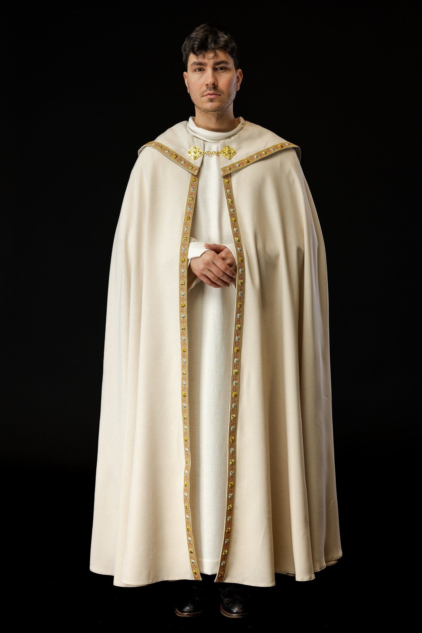 Una pianeta liturgica écru con il monogramma dorato IHS S - 3067 - 05 - 70 145cm - PERILPRETE.IT