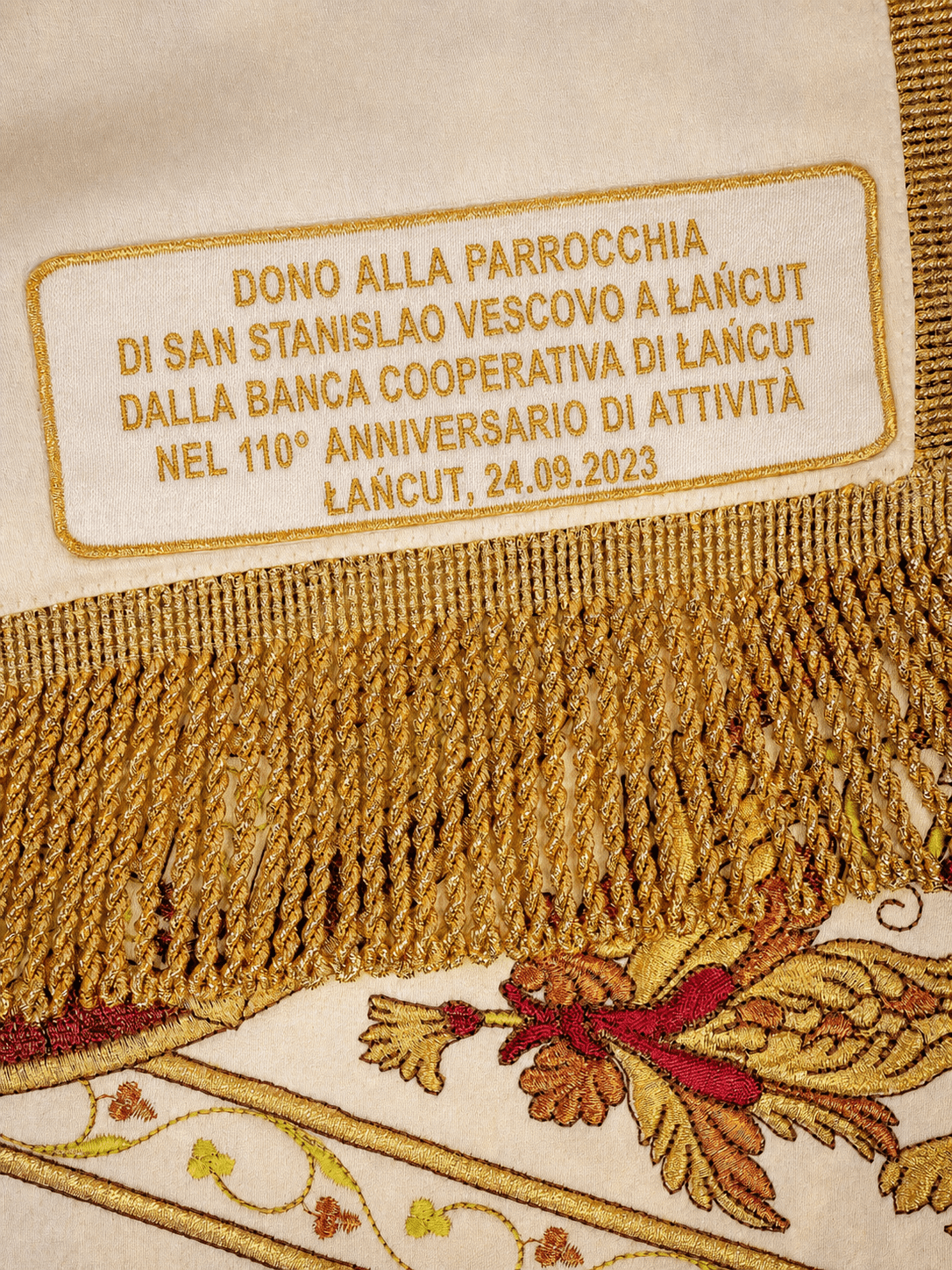 Un'etichetta con una dedica METKA Z DEDYKACJA - PERILPRETE.IT
