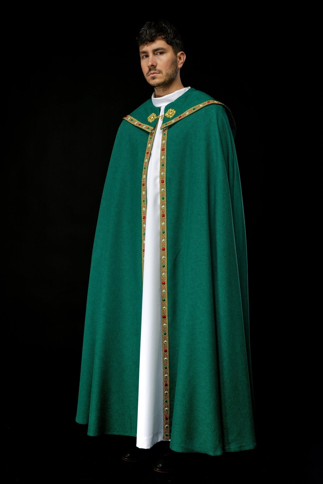 Zielona kapa liturgiczna z złotym IHS
