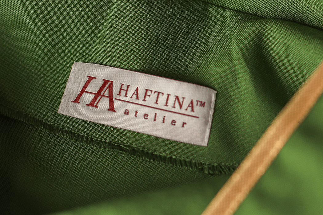 Casula Verde con ricamo Calice e IHS