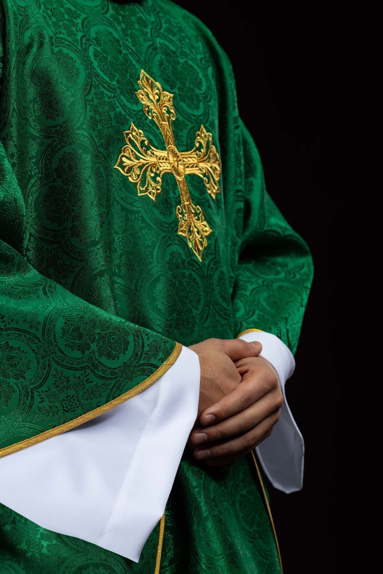 Zielony ornat z krzyżem tkanina żakardowa